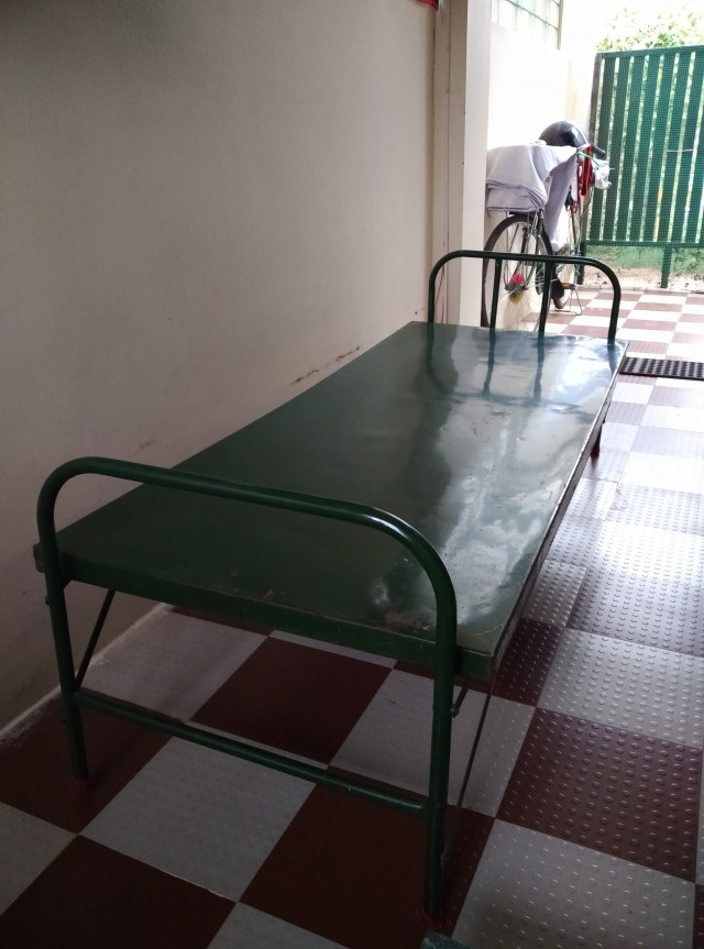 Iron folding cot