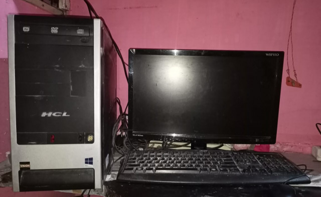 Intel dual core computer with 4 gb ram ,18 inch monitor