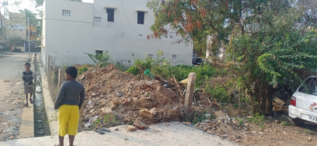 Plot sale for karumandapam 3 side street way