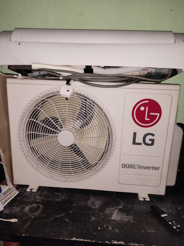 LG 1.5 ton ac good condition six year warranty card also got 