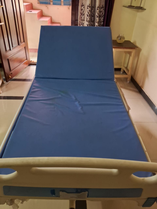 Hydraulic PATIENT BED , NEW